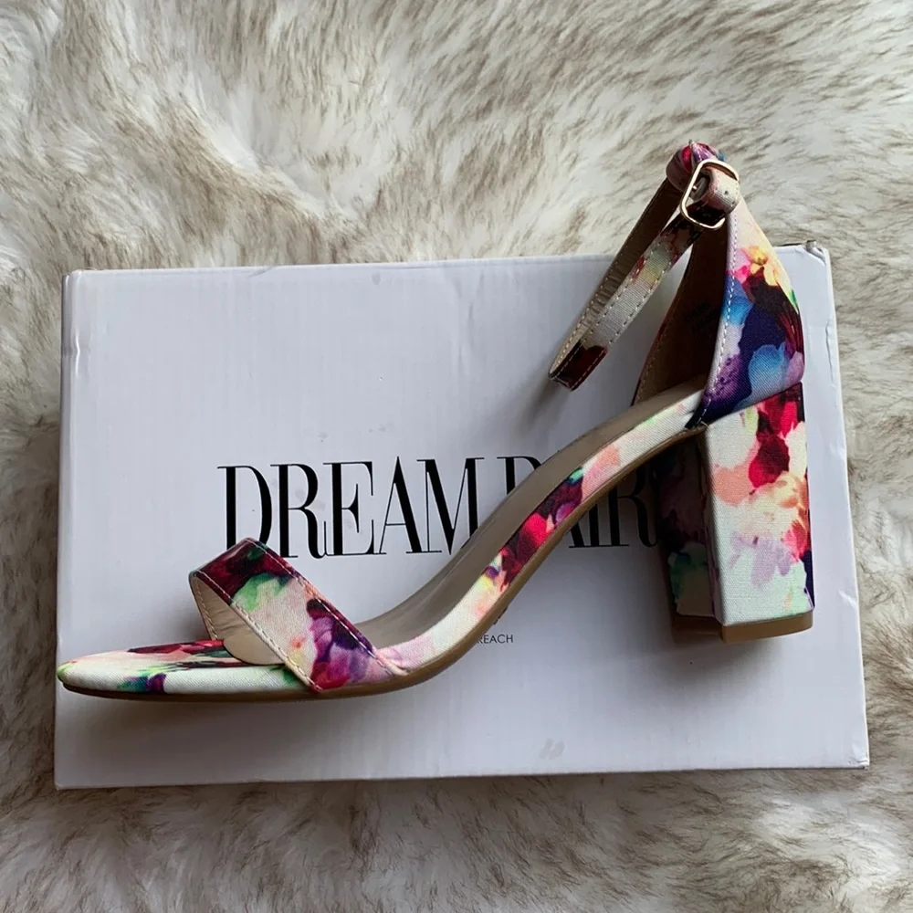 NWT Dream Pairs Heels - Picture 4 of 7